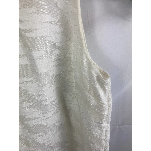 22 Halogen lace overlay sleeveless top - Picture 3 of 5